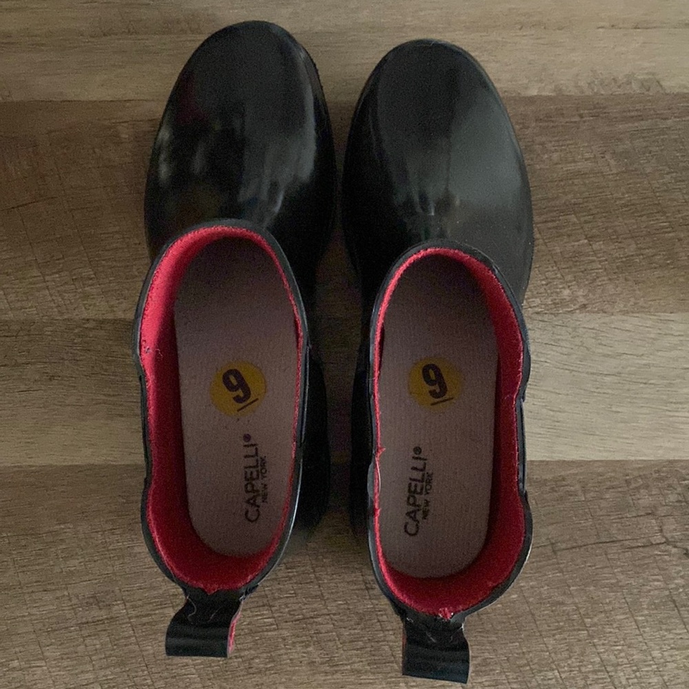 Women's rain boots size 9 - CLEAN bottoms before ship